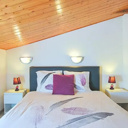 Outrem'her Maison Bord De A Semesterbostad *