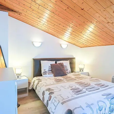 Outrem'her Maison Bord De A Semesterbostad