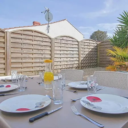 Semesterbostad Outrem'her Maison Bord De A L'Epine (Vendee)